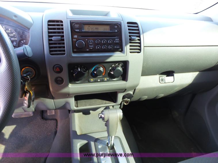 image for item J7598 2007 Nissan Frontier SE Crew Cab pickup truck