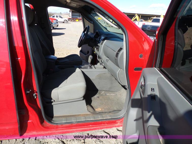 image for item J7598 2007 Nissan Frontier SE Crew Cab pickup truck