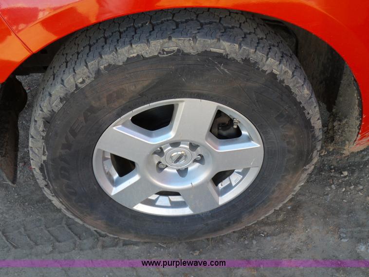 image for item J7598 2007 Nissan Frontier SE Crew Cab pickup truck