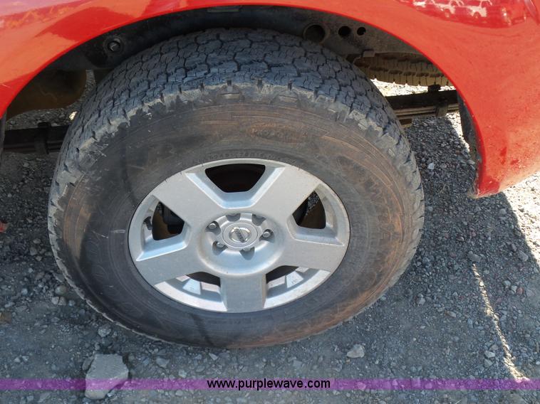 image for item J7598 2007 Nissan Frontier SE Crew Cab pickup truck