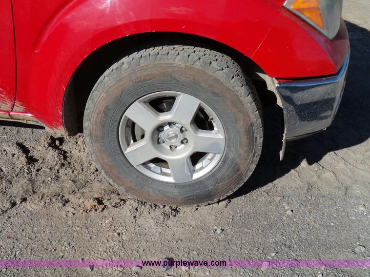 image for item J7598 2007 Nissan Frontier SE Crew Cab pickup truck