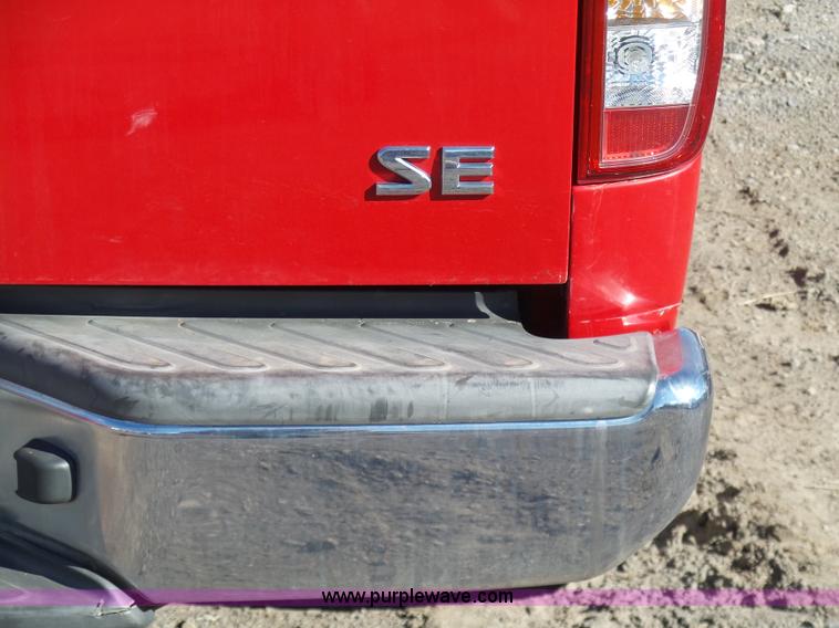 image for item J7598 2007 Nissan Frontier SE Crew Cab pickup truck