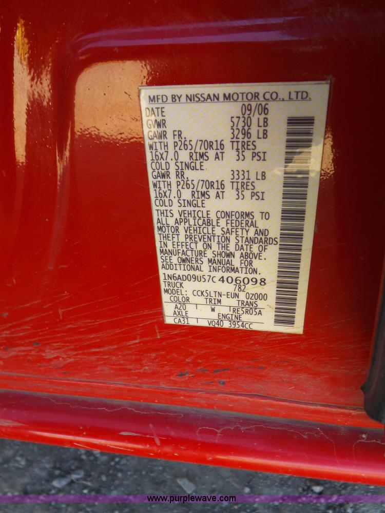 image for item J7598 2007 Nissan Frontier SE Crew Cab pickup truck
