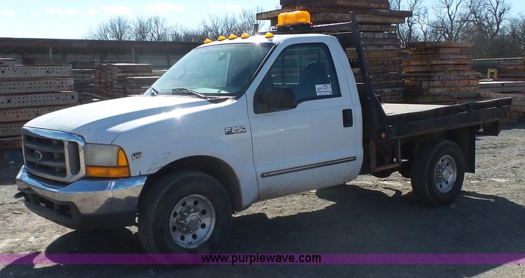 image for item J7599 2000 Ford F250 Super Duty flatbed pickup truck