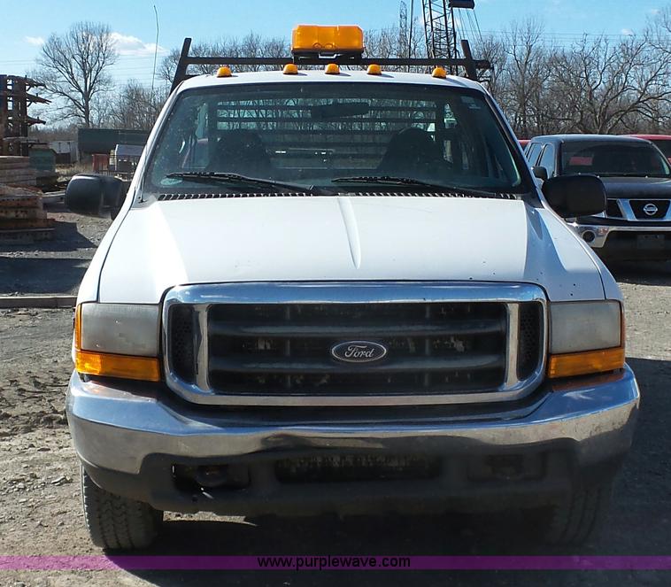 image for item J7599 2000 Ford F250 Super Duty flatbed pickup truck