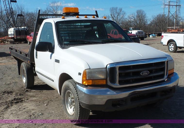 image for item J7599 2000 Ford F250 Super Duty flatbed pickup truck
