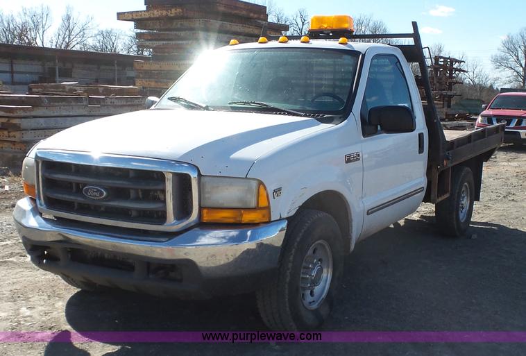 image for item J7599 2000 Ford F250 Super Duty flatbed pickup truck