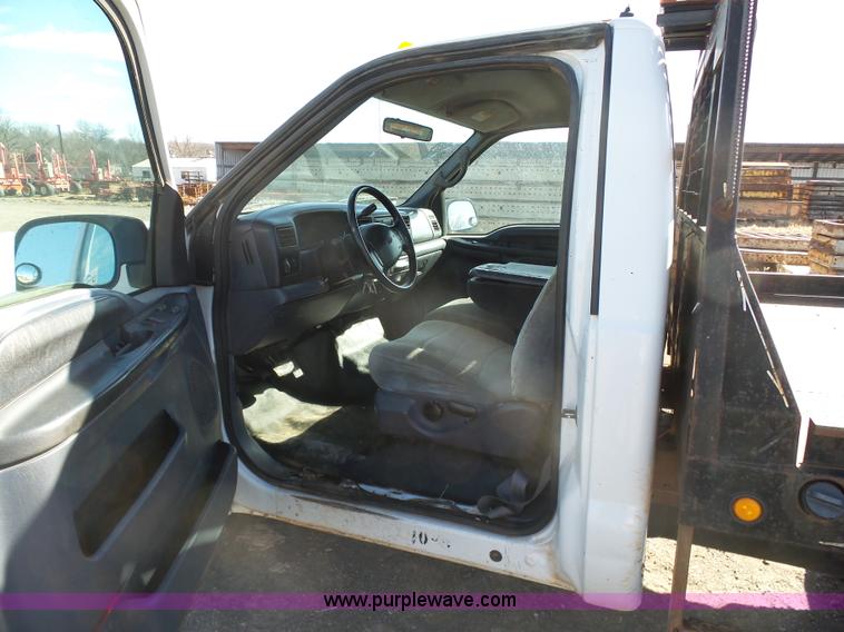 image for item J7599 2000 Ford F250 Super Duty flatbed pickup truck