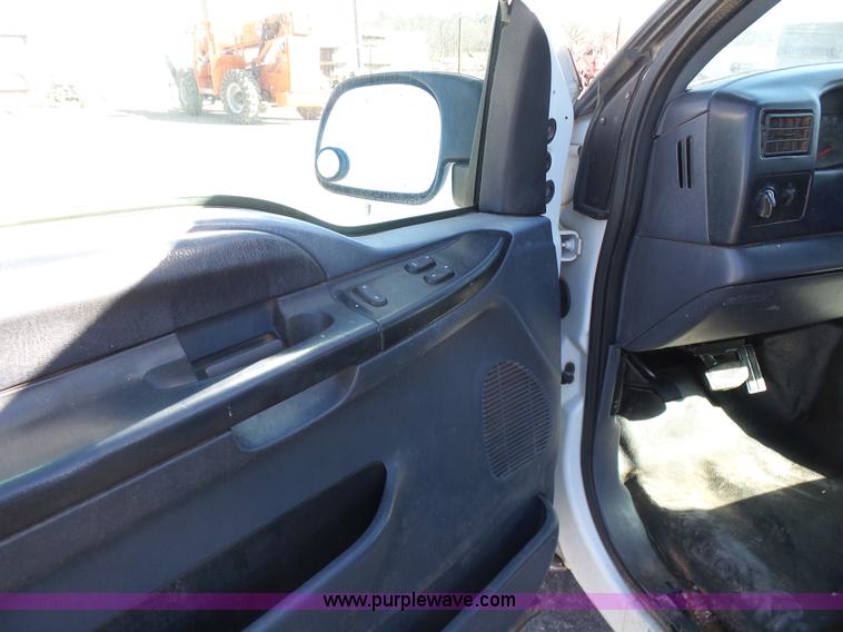 image for item J7599 2000 Ford F250 Super Duty flatbed pickup truck