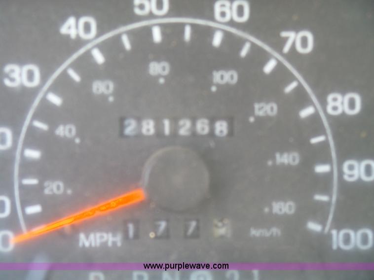 image for item J7599 2000 Ford F250 Super Duty flatbed pickup truck