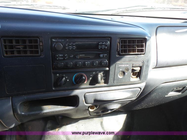 image for item J7599 2000 Ford F250 Super Duty flatbed pickup truck