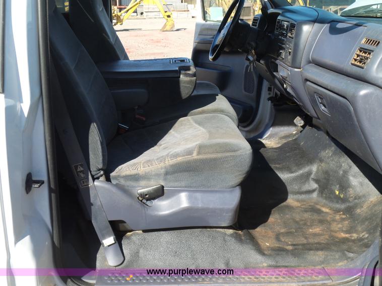 image for item J7599 2000 Ford F250 Super Duty flatbed pickup truck