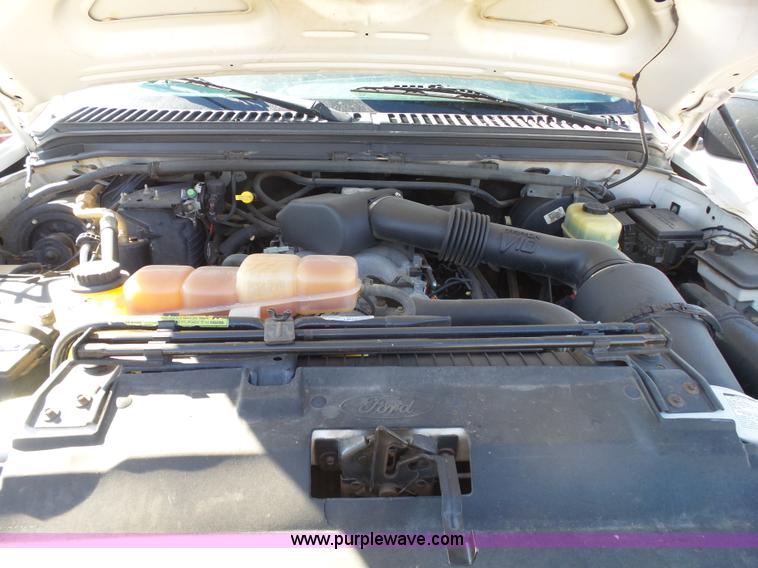 image for item J7599 2000 Ford F250 Super Duty flatbed pickup truck