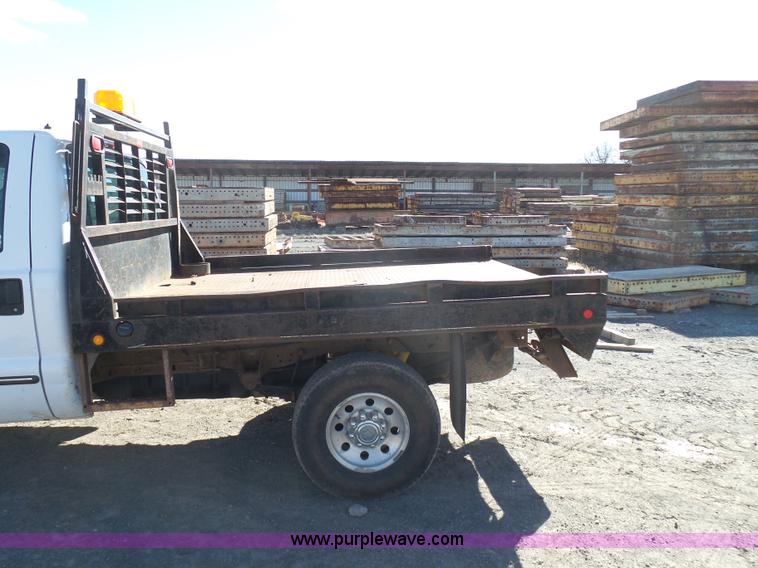 image for item J7599 2000 Ford F250 Super Duty flatbed pickup truck