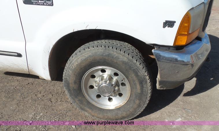 image for item J7599 2000 Ford F250 Super Duty flatbed pickup truck