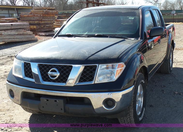 image for item J7600 2008 Nissan Frontier Crew Cab pickup truck