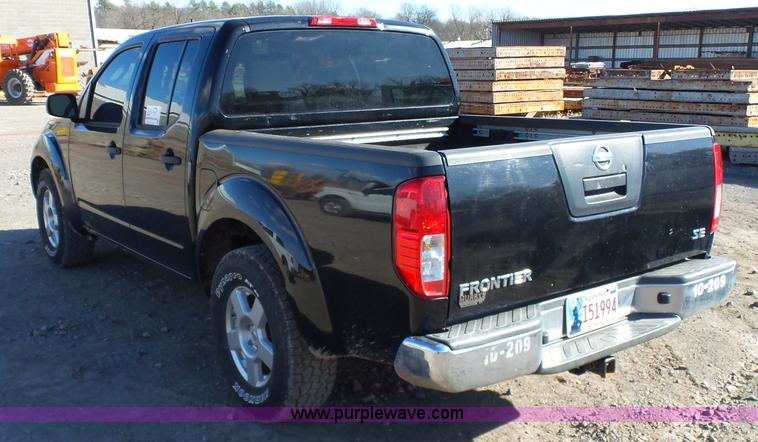 image for item J7600 2008 Nissan Frontier Crew Cab pickup truck