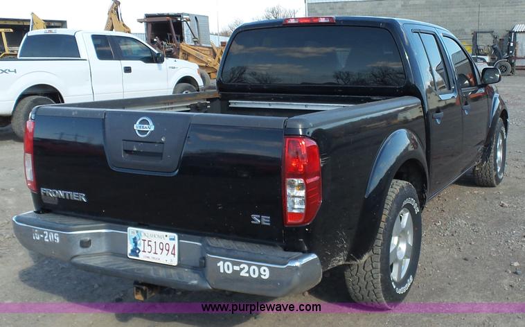 image for item J7600 2008 Nissan Frontier Crew Cab pickup truck