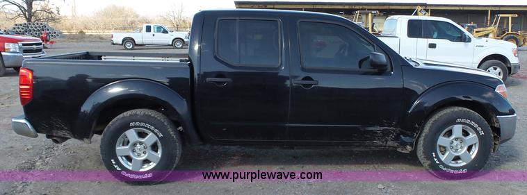 image for item J7600 2008 Nissan Frontier Crew Cab pickup truck