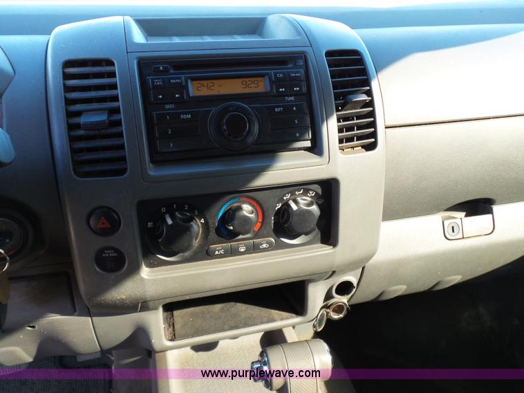 image for item J7600 2008 Nissan Frontier Crew Cab pickup truck