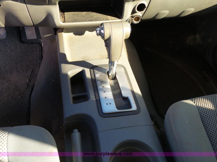 image for item J7600 2008 Nissan Frontier Crew Cab pickup truck