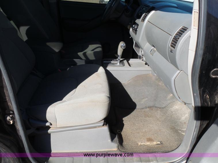 image for item J7600 2008 Nissan Frontier Crew Cab pickup truck