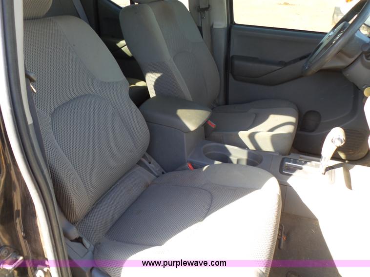 image for item J7600 2008 Nissan Frontier Crew Cab pickup truck