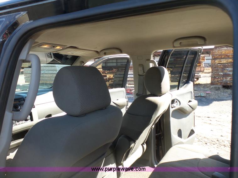 image for item J7600 2008 Nissan Frontier Crew Cab pickup truck