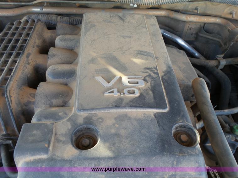 image for item J7600 2008 Nissan Frontier Crew Cab pickup truck