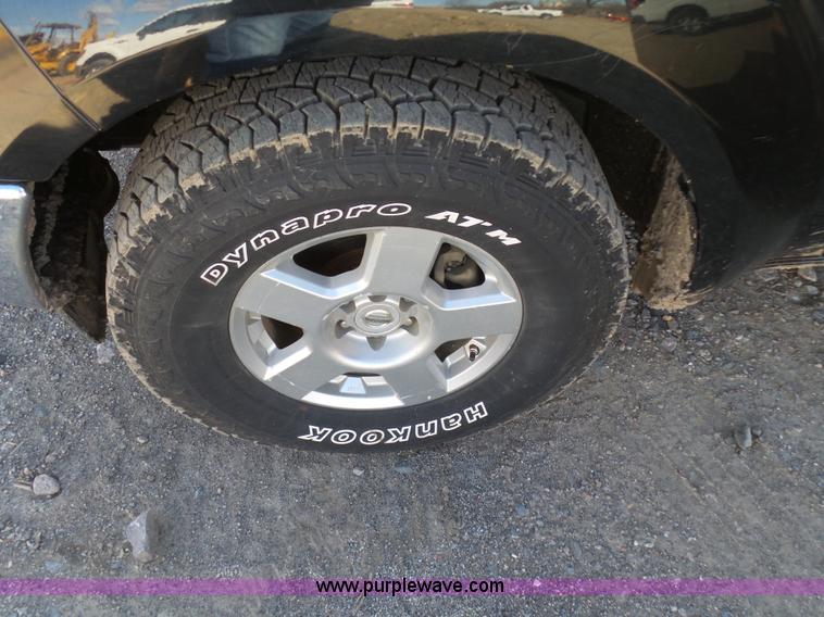 image for item J7600 2008 Nissan Frontier Crew Cab pickup truck