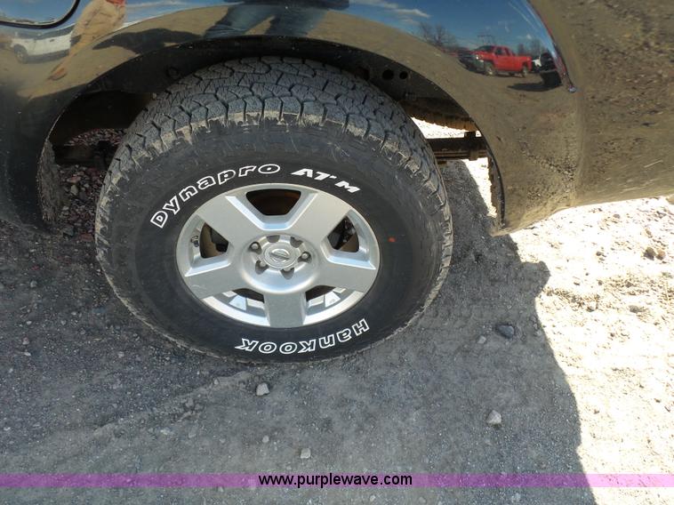 image for item J7600 2008 Nissan Frontier Crew Cab pickup truck