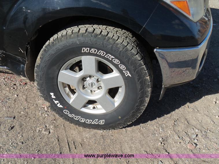 image for item J7600 2008 Nissan Frontier Crew Cab pickup truck