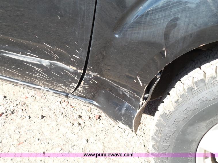 image for item J7600 2008 Nissan Frontier Crew Cab pickup truck