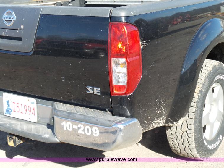 image for item J7600 2008 Nissan Frontier Crew Cab pickup truck