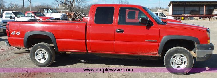 image for item J7601 2007 Chevrolet Silverado Classic 2500HD Ext. Cab pickup truck