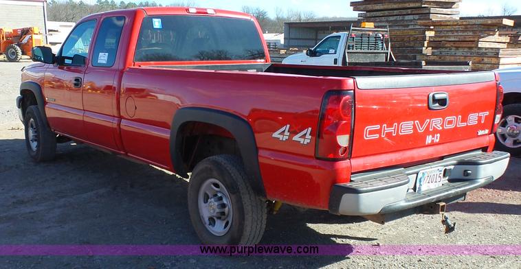 image for item J7601 2007 Chevrolet Silverado Classic 2500HD Ext. Cab pickup truck