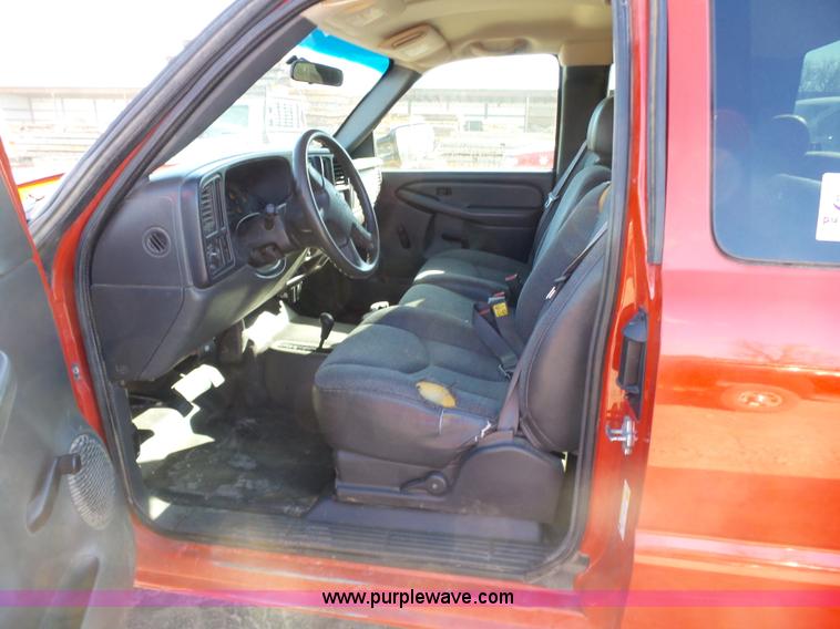 image for item J7601 2007 Chevrolet Silverado Classic 2500HD Ext. Cab pickup truck