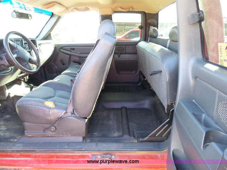 image for item J7601 2007 Chevrolet Silverado Classic 2500HD Ext. Cab pickup truck