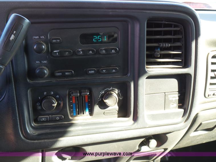 image for item J7601 2007 Chevrolet Silverado Classic 2500HD Ext. Cab pickup truck