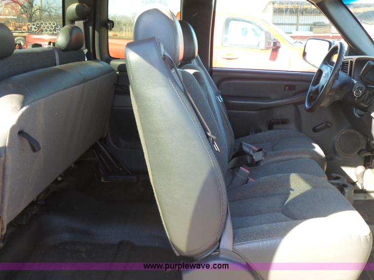 image for item J7601 2007 Chevrolet Silverado Classic 2500HD Ext. Cab pickup truck