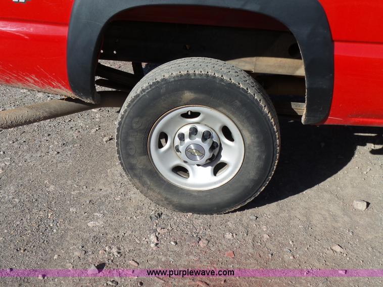 image for item J7601 2007 Chevrolet Silverado Classic 2500HD Ext. Cab pickup truck