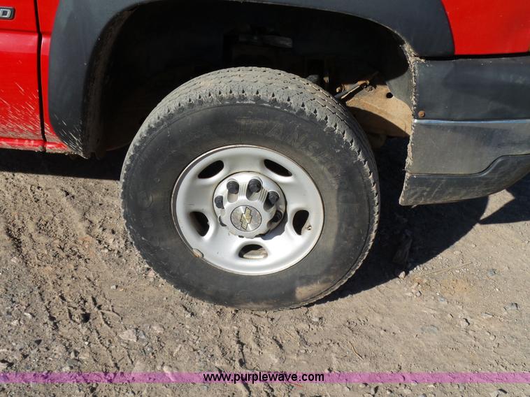 image for item J7601 2007 Chevrolet Silverado Classic 2500HD Ext. Cab pickup truck