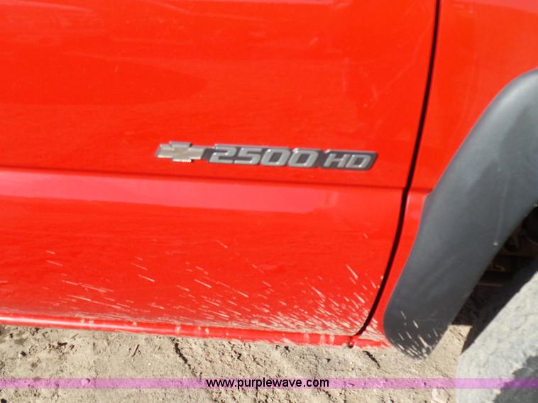 image for item J7601 2007 Chevrolet Silverado Classic 2500HD Ext. Cab pickup truck