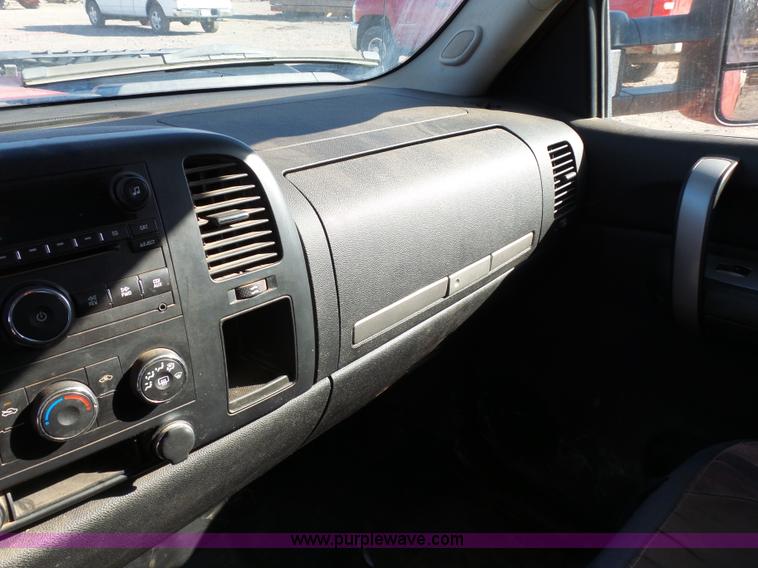 image for item J7603 2008 Chevrolet Silverado 3500HD LT Ext. Cab pickup truck