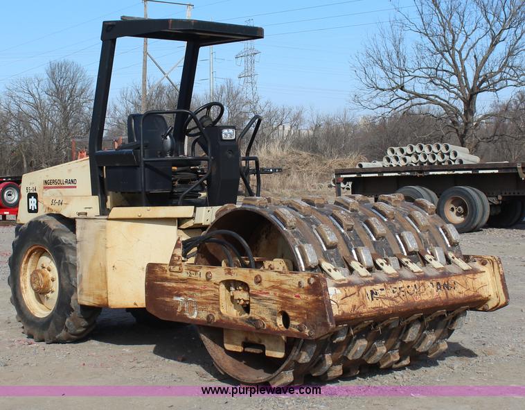 image for item J7604 Ingersoll Rand 5070F Pro Pac single drum roller