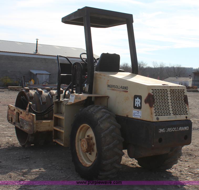 image for item J7604 Ingersoll Rand 5070F Pro Pac single drum roller