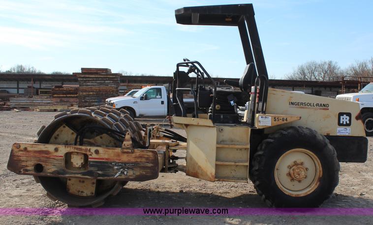 image for item J7604 Ingersoll Rand 5070F Pro Pac single drum roller