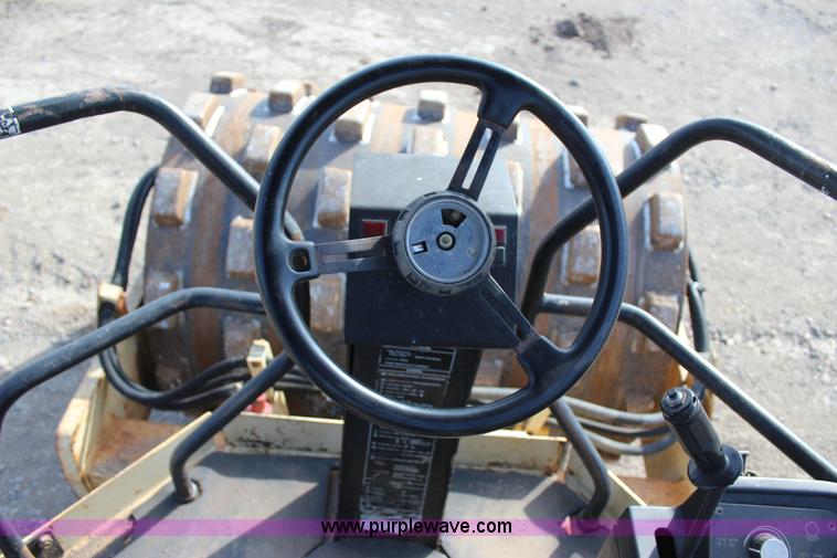 image for item J7604 Ingersoll Rand 5070F Pro Pac single drum roller