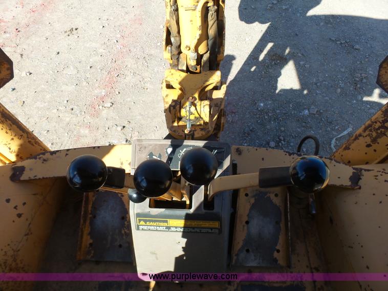 image for item J7607 Case 580K backhoe