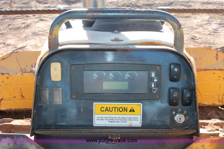 image for item L6787 2007 John Deere 650J LGP pipelayer